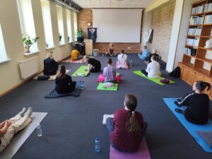 kelionė į save, mediitacija, joga, sąmoningumas, mindsulness, nemokamai, kursas, užsiėmimai, šiauliai, šiaurės lietuvos kolegija, šiaulių miesto savivaldybė