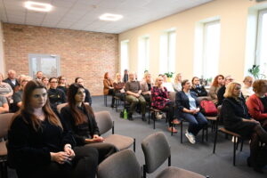 smurtas artimoje aplinkoje, smurto prevencija, pagalba smurto aukoms, lyčių lygybė, Šiaulių forumas, Šiaurės Lietuvos kolegija, žmogaus teisės, smurto prevencija Lietuvoje, psichoterapija smurto aukoms, Fondo FRIDA, Margarita Jankauskaitė, Daiva Baranauskė, Rita Grigalienė, Zuzana Vasiliauskaitė, Ilona Tamutienė, Šiaulių miesto savivaldybė, socialinė atsakomybė, smurto prevencija jaunimui, Šiaulių apskritis